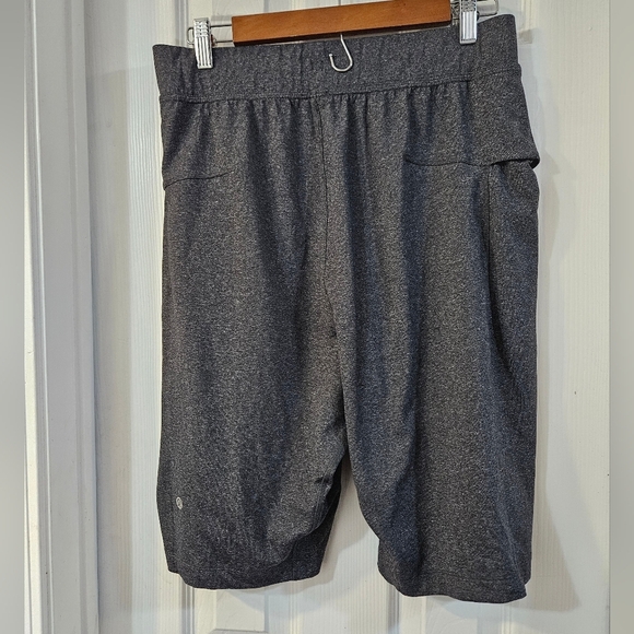 Lululemon Men's Gray Shorts - Picture 5 of 7